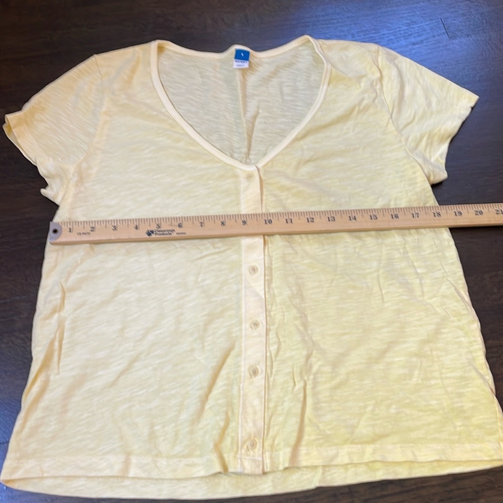 NWOT Old Navy size S small pale yellow button up tee
